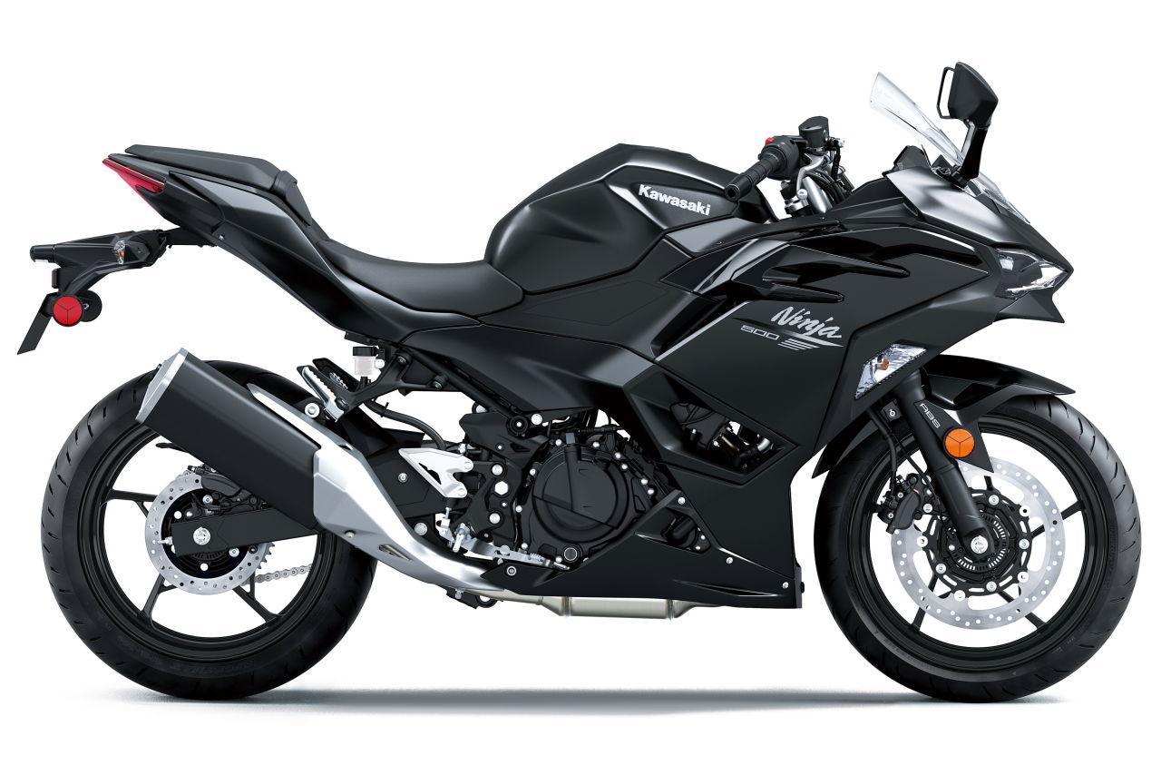 画像3: KAWASAKI NINJA 500 2027年モデル 総排気量:451cc エンジン形式:水冷4ストDOHC4バルブ並列2気筒 シート高:785mm 車両重量:171kg 発売日:2026年10月17日 税込価格:89万1000円 メタリックフラットスパークブラック×メタリックスパークブラック(BK1)※継続カラー