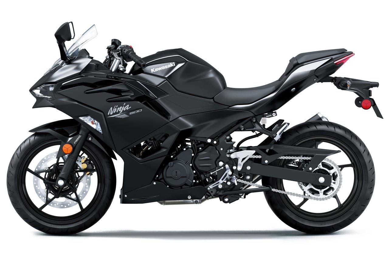 画像2: KAWASAKI NINJA 500 2027年モデル 総排気量:451cc エンジン形式:水冷4ストDOHC4バルブ並列2気筒 シート高:785mm 車両重量:171kg 発売日:2026年10月17日 税込価格:89万1000円 メタリックフラットスパークブラック×メタリックスパークブラック(BK1)※継続カラー