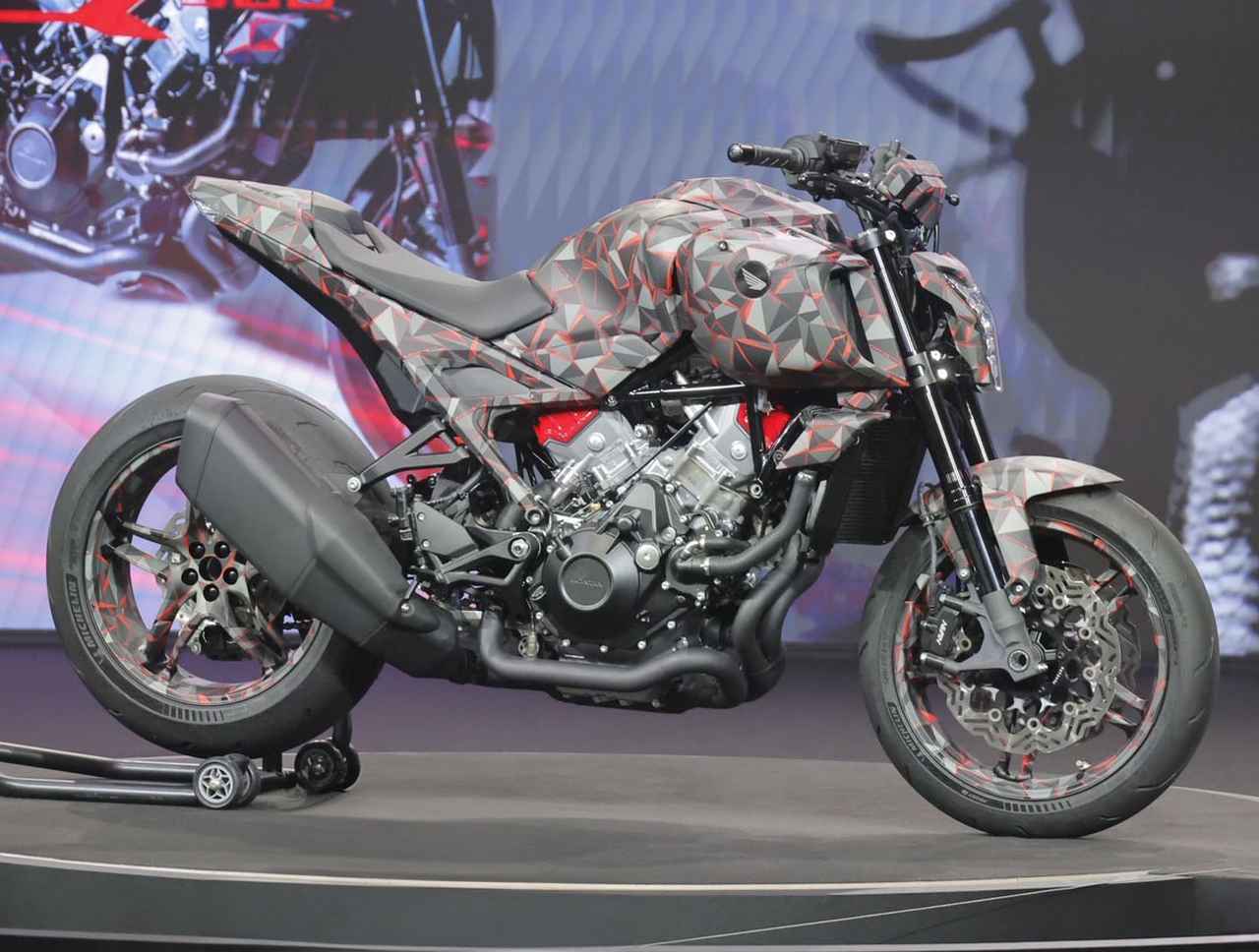 画像: 【世界初公開!】ホンダ「V3R 900 E-Compressor Prototype」登場! 世界初の電子制御ブースト技術搭載のV3スポーツ!【2026速報】 - webオートバイ