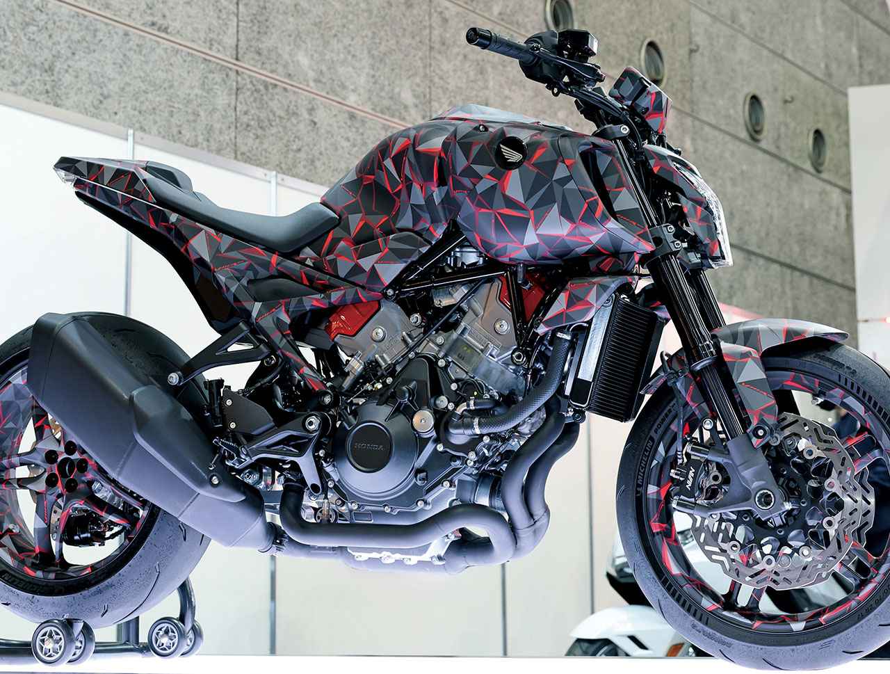 画像: ホンダ「V3R 900 E-Compressor Prototype」|世界初「電子制御過給機付きV3」900ccで1200cc級のトルクを実現! - webオートバイ