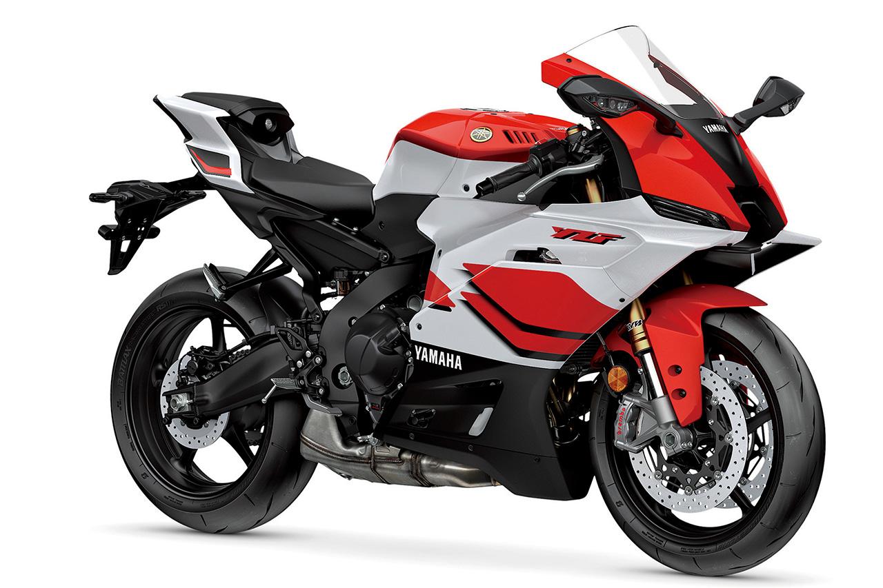 画像: YAMAHA YZF-R9 ABS 総排気量:888cc エンジン形式:水冷4ストDOHC4バルブ並列3気筒 シート高:825mm 車両重量:195kg 税込価格:149万6000円/159万6000円(70th Anniversary Edition) ※上写真は70th Anniversary Edition