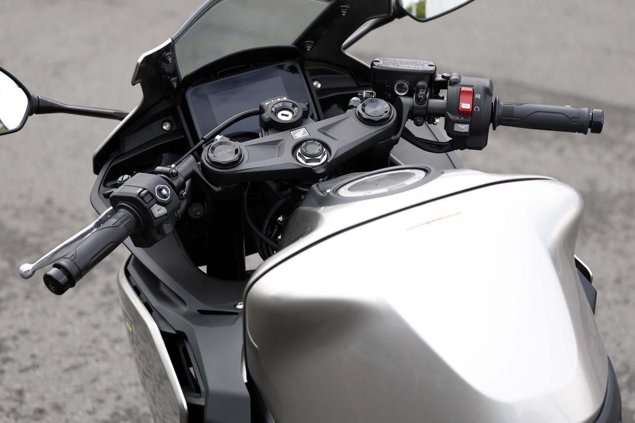 画像1: 開発メンバーが“SP”と呼ぶCBR400R FOUR E-Clutch