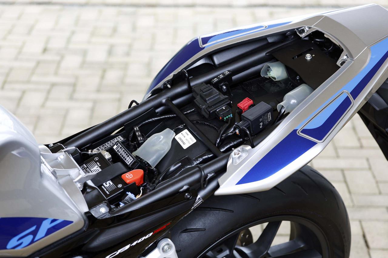 画像1: 足し算の極致だった先代CB400SF、そしてネクストステージCBは引き算の“ピュアスポーツ”へ