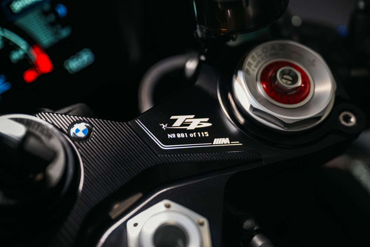 画像6: 【限定たった2台】世界でも限定115台! BMWが900万円の公道レース記念「M1000RR」特別仕様を抽選発売