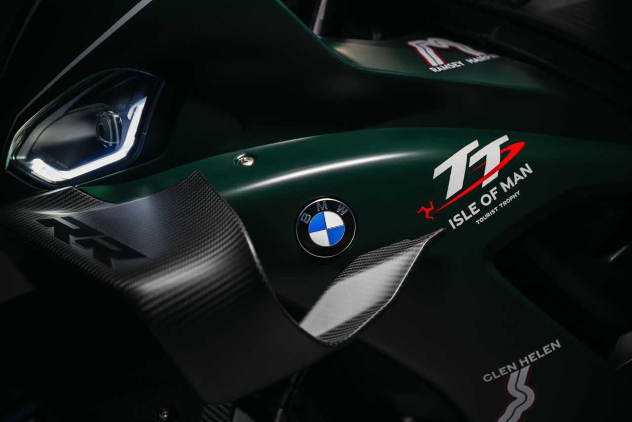画像5: 【限定たった2台】世界でも限定115台! BMWが900万円の公道レース記念「M1000RR」特別仕様を抽選発売
