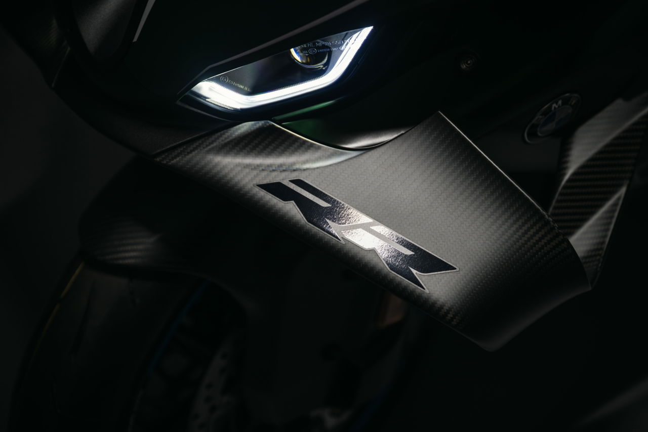 画像8: 【限定たった2台】世界でも限定115台! BMWが900万円の公道レース記念「M1000RR」特別仕様を抽選発売