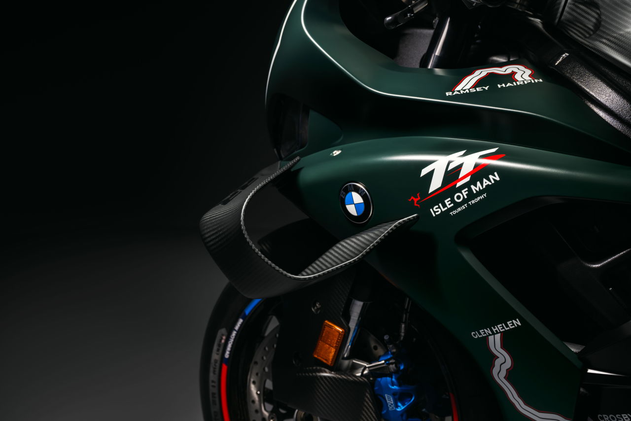 画像7: 【限定たった2台】世界でも限定115台! BMWが900万円の公道レース記念「M1000RR」特別仕様を抽選発売