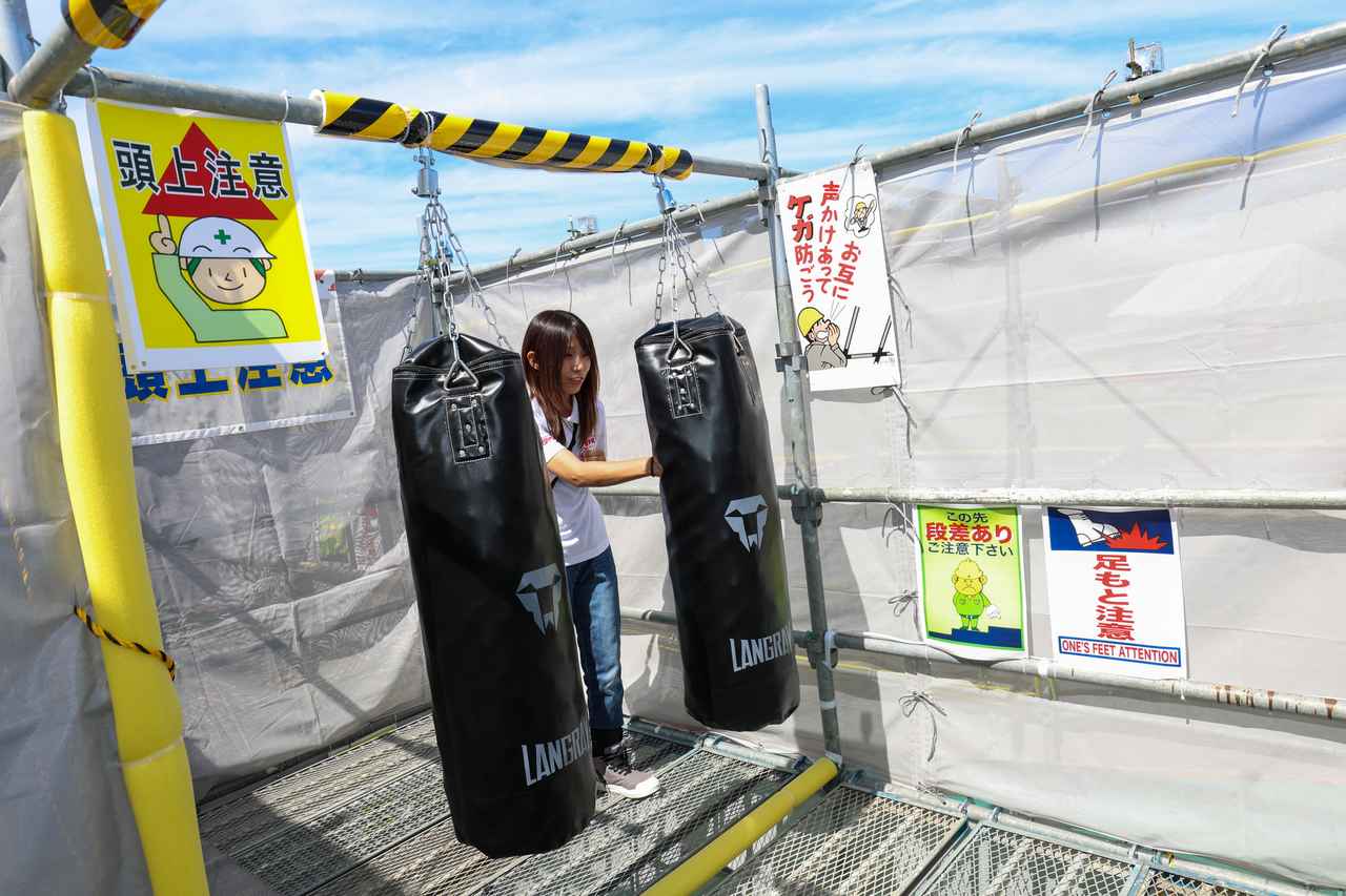 画像: 「工事現場迷路」の内部。様々な仕掛けをクリアして登り切った展望台からの眺めは絶景！