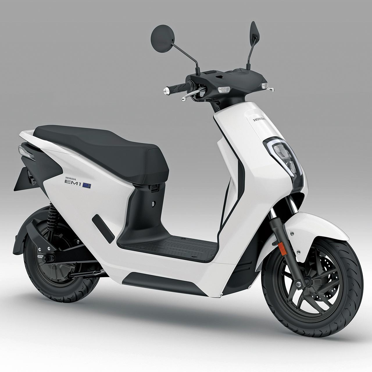 画像: HONDA EM1 e: 定格出力:0.58kW 原動機種類:交流同期電動機 シート高:740mm 車両重量:92kg 税込価格:29万9200円
