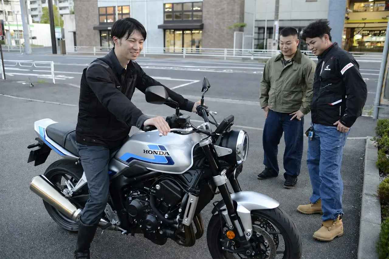 画像: 昔のCBらしさがある。でも跨ると驚くほど身近