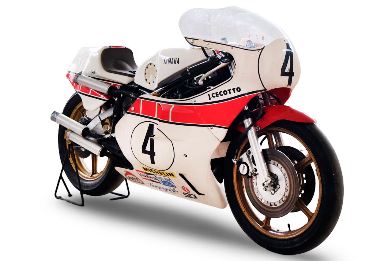 画像: 1978年のF750で世界王者となったヤマハYZR750、ゼッケン4番はワークスライダー、ジョニー・チェコットが乗った実車です。