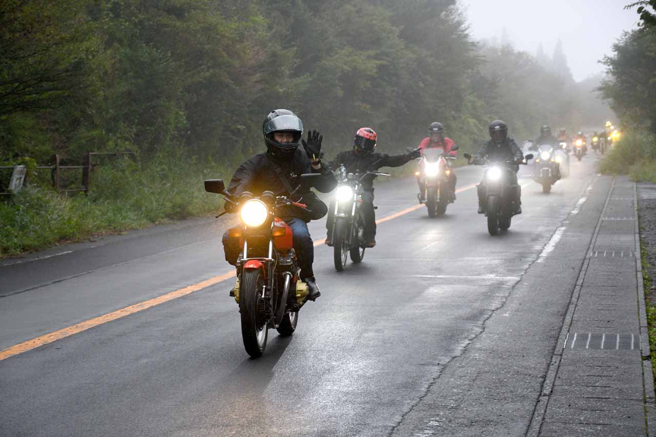 画像1: 路面は時々ウェットでしたが、レインウェアなしでも走りきれました。