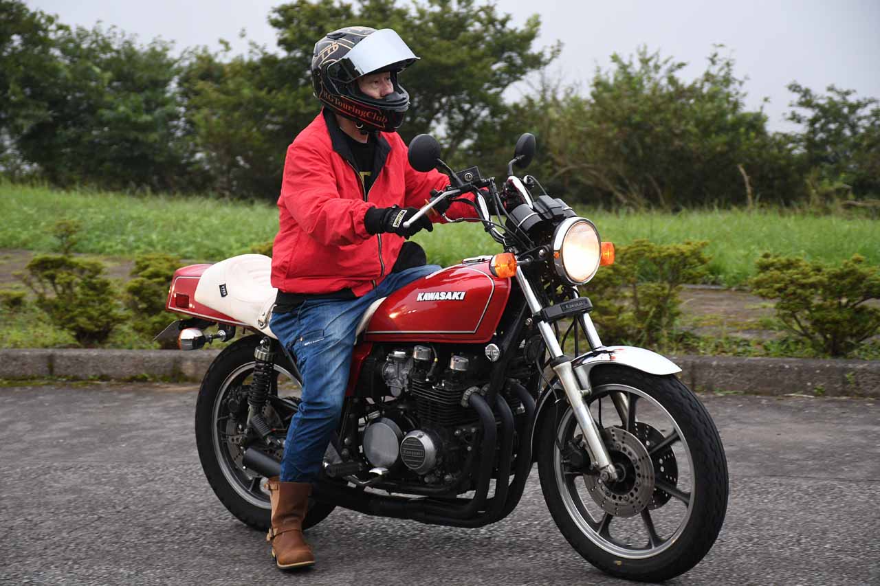 画像1: パタパタママ下畑博史さん+Z750FX2。昨年のこのツーリングにはVT250FEで参戦したから、と今年に入って完成したFX2で参加。ちょっとイカツい仕様で参加者の注目の的!