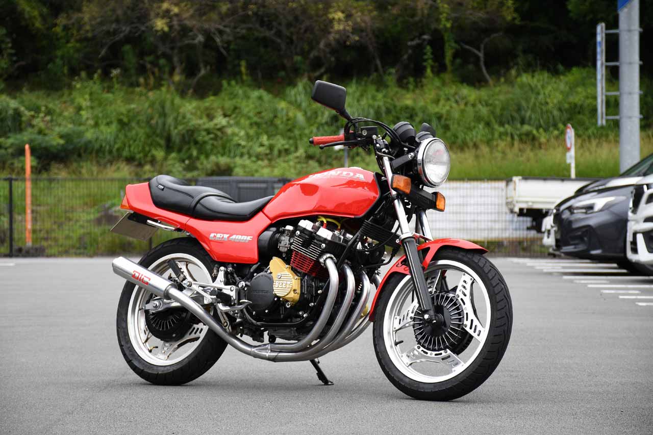 画像1: キクチウソツカナイさん+CBX550F。どうしても乗りたかったCBXがあまりに高価だったため、CBX550Fをチョイス! バイクショップ、コーストラインのyoutubeでおなじみ。