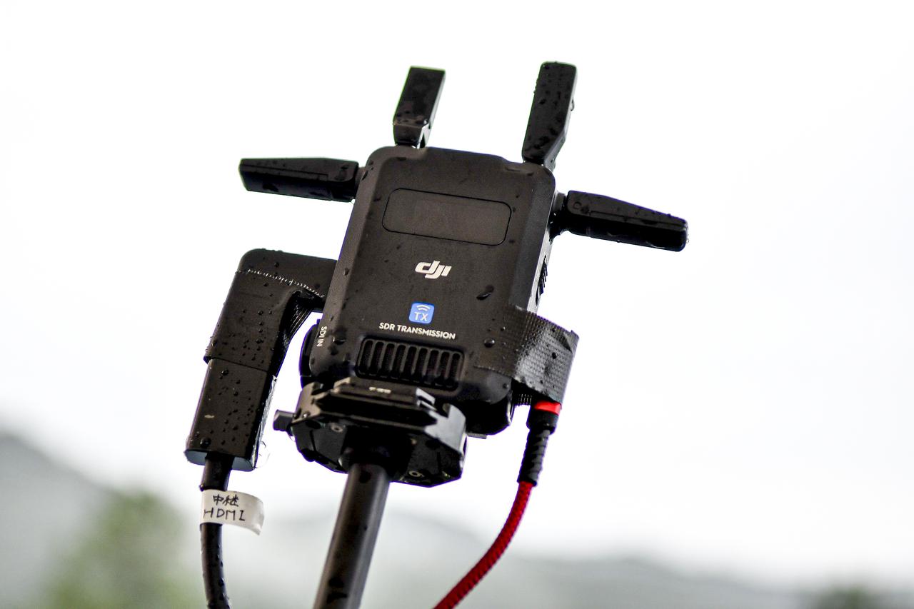 画像: 「Osmo Pocket 4P」に「ラトックシステム USB Type-C to HDMI 変換ケーブル」を使用し「DJI SDR Transmission」 に接続。 link.amazon