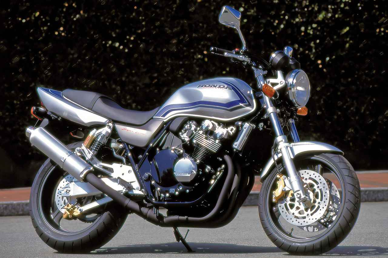 画像 : 4番目の画像 - 【写真8枚】ホンダ「CB400 SUPER FOUR」の系譜 - webオートバイ