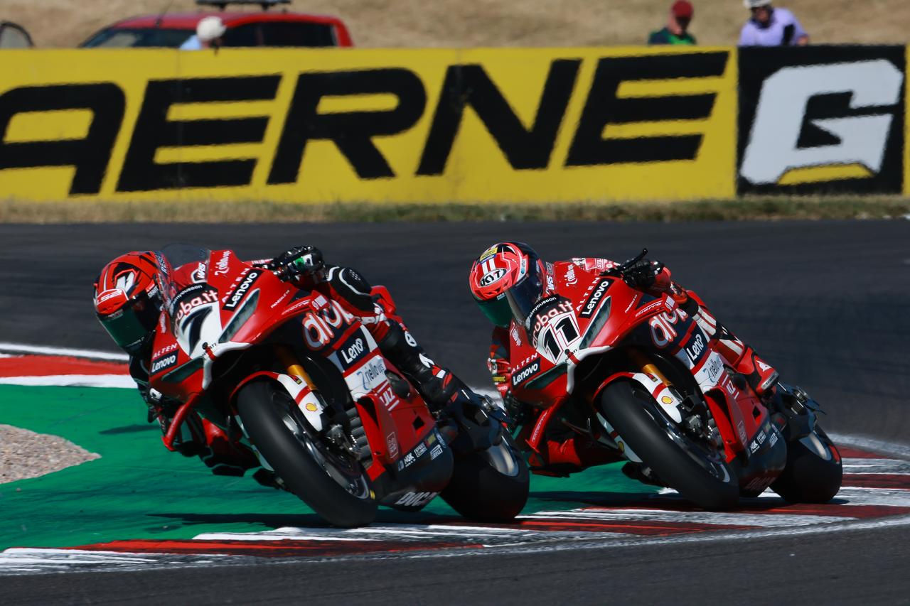 画像: 【2026 SBK 第8戦イギリスGP】レクオナが141戦目の悲願達成！ブレガは歴代6位タイの通算43勝目をマーク - webオートバイ