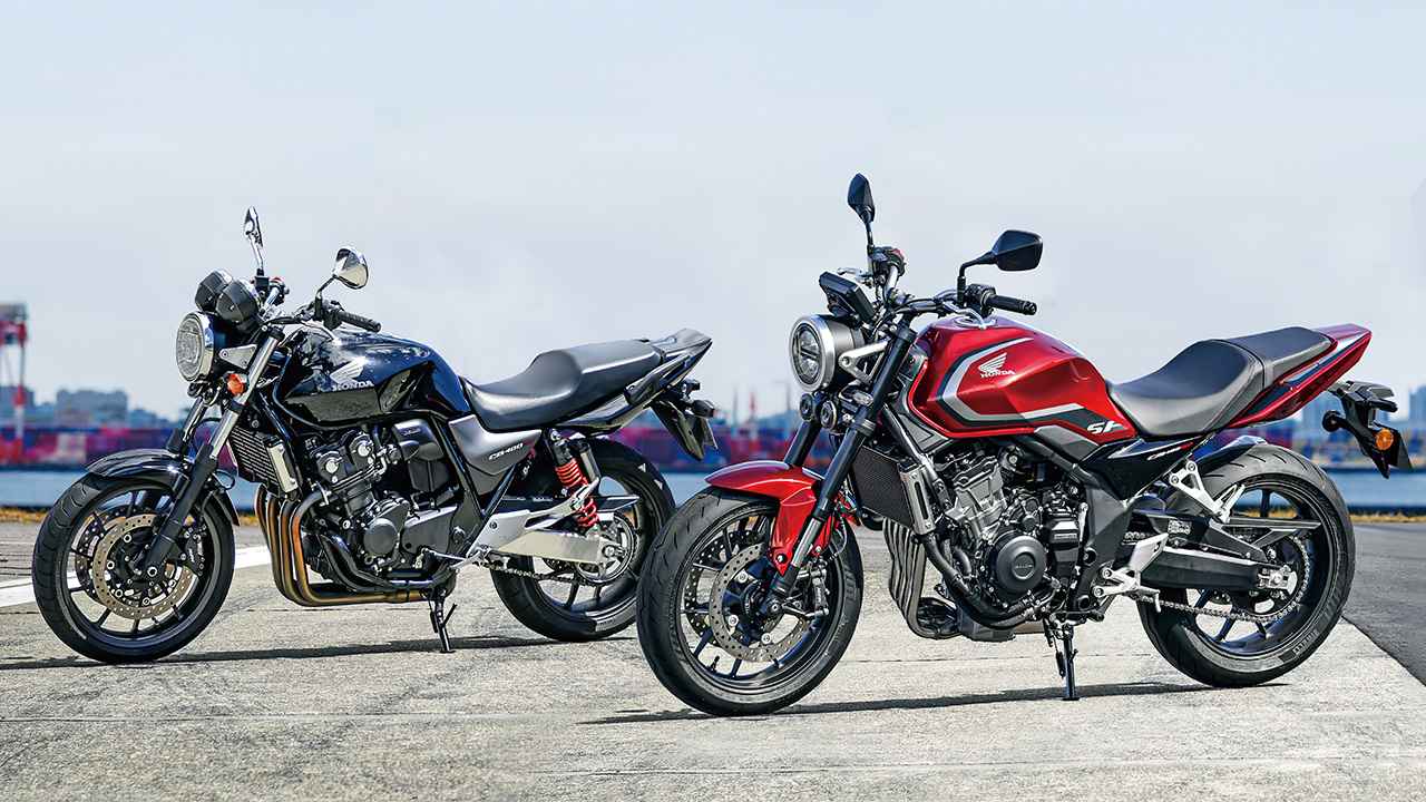 画像: HONDA CB400 SUPER FOUR（左） 2022年 当時価格：88万4400円〜92万8400円 CB400 SUPER FOUR E-Clutch （右）