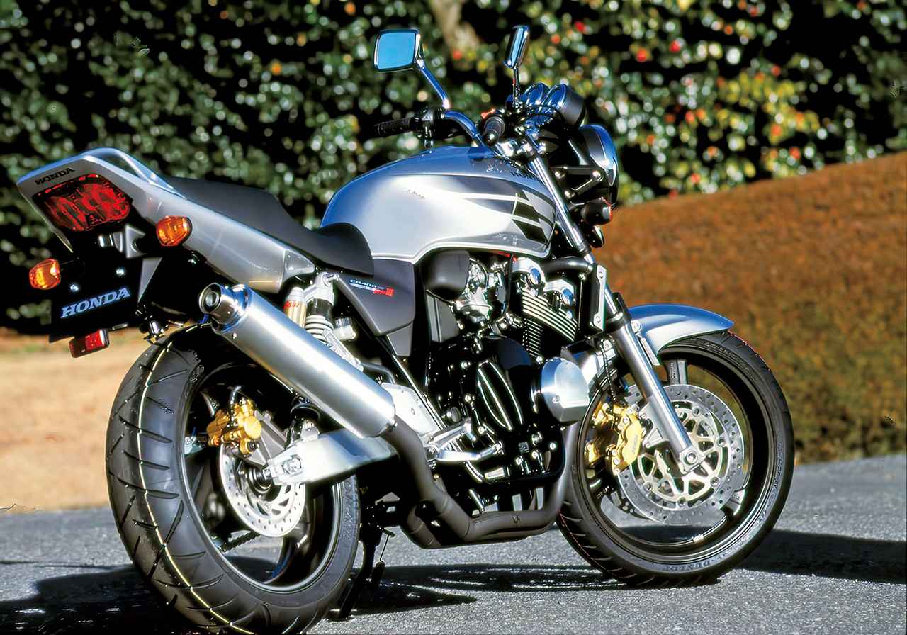 画像 : 5番目の画像 - 【写真8枚】ホンダ「CB400 SUPER FOUR」の系譜 - webオートバイ