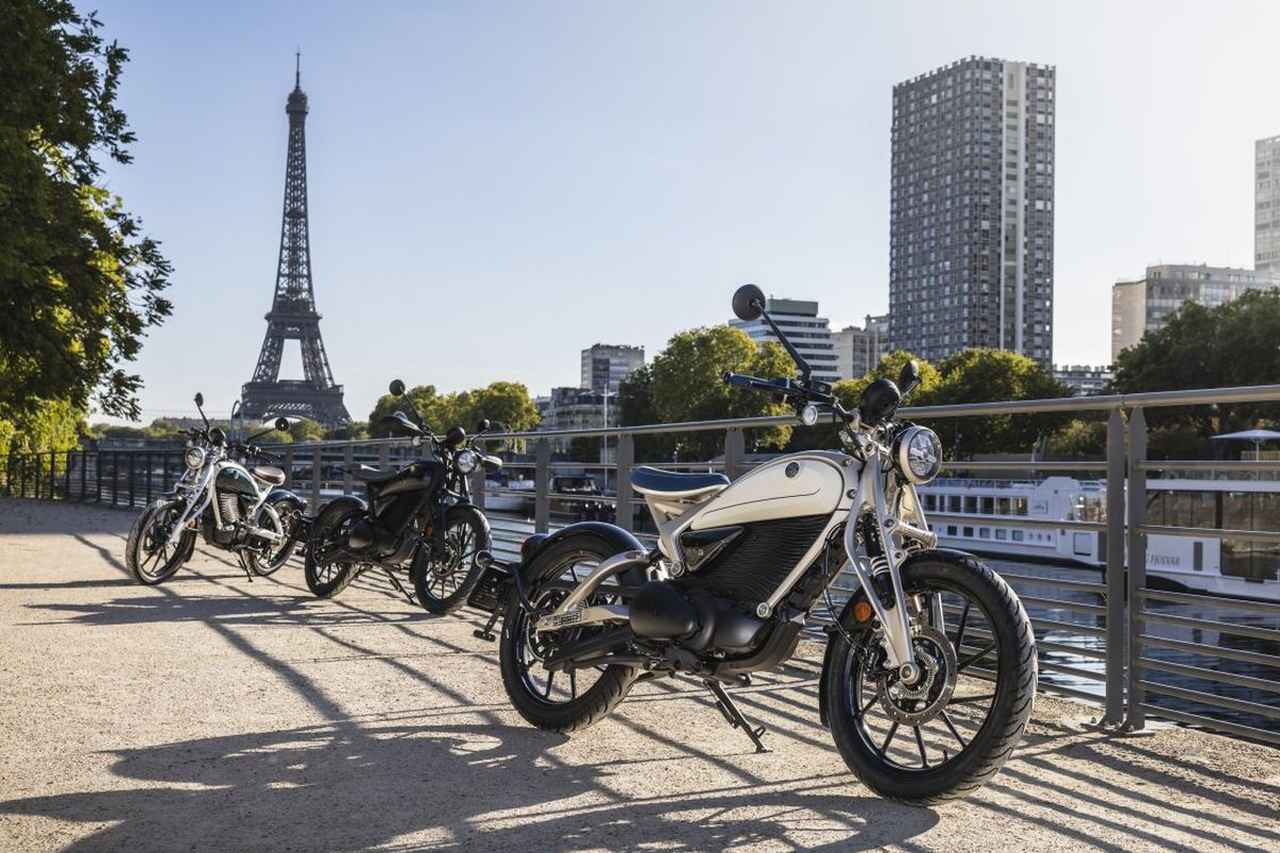 画像 : 7番目の画像 - 「パラシュートで降下した125ccが、124kgの電動バイクになって帰ってきた。鍛造アルミガーターフォークを持つ、ロイヤルエンフィールドの電動ブランド第1弾「Flying Flea C6」」のアルバム - webオートバイ