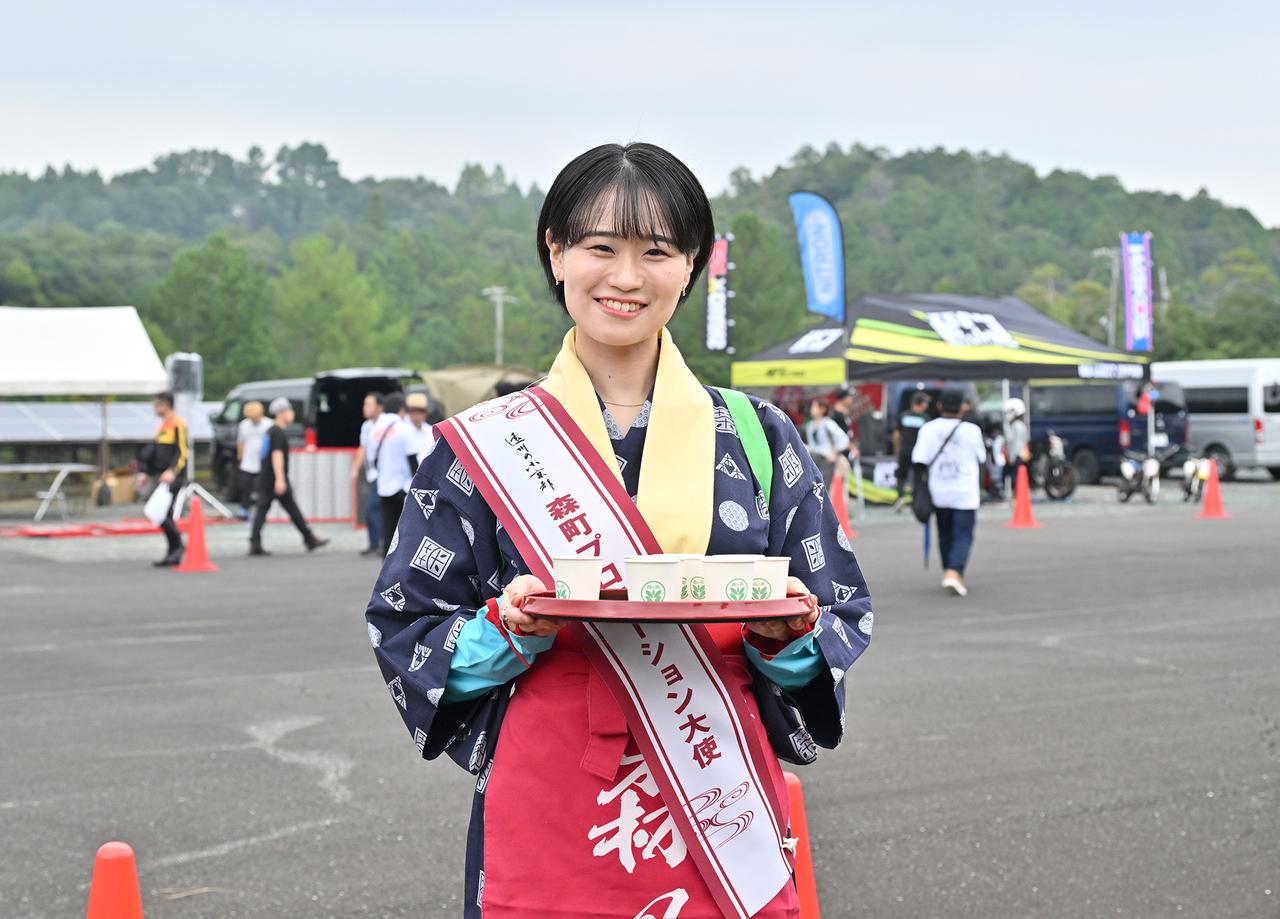 画像: 茶ミーティングらしい茶娘を発見！