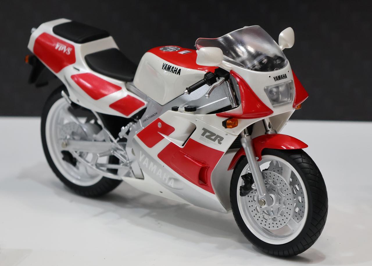 画像: AOSHIMA 1/12 完成品バイク Yamaha TZR250'89 シルキーホワイト/ファインレッド 価格:4620円 発売日:2026年11月予定