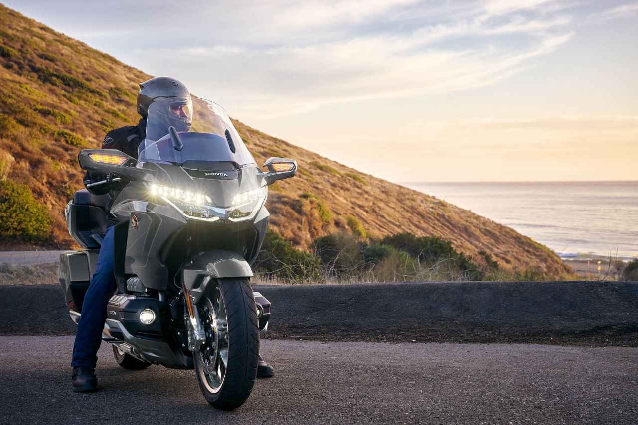 画像1: 水平対向6気筒の最高峰グランツアラー! ホンダ「ゴールドウイング」2027年モデルの北米仕様は全5バリエーション【海外】