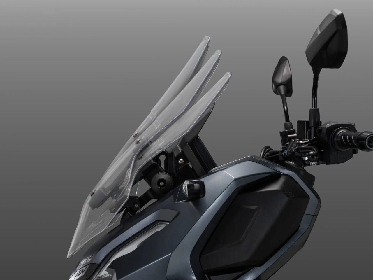 画像6: レーシング色の「ADV160」だっ！ ホンダのモータースポーツを象徴するトリコロールカラーを纏ってマレーシアに降臨【海外】