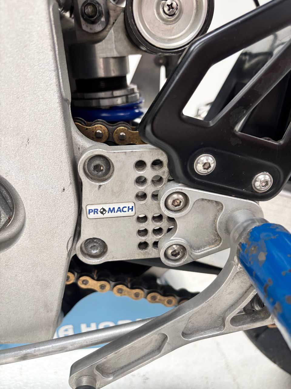 画像: PROMACHは知る人ぞ知るイギリスのビレットパーツメーカー。TT向けレーサーの使用率は非常に高いようです。
