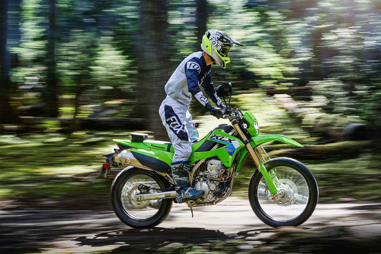 画像15: 「え、新作DFとまとめて日本でも売るの?!」カワサキ「KLX300」シリーズ、最高出力向上した北米2027年モデルが登場！