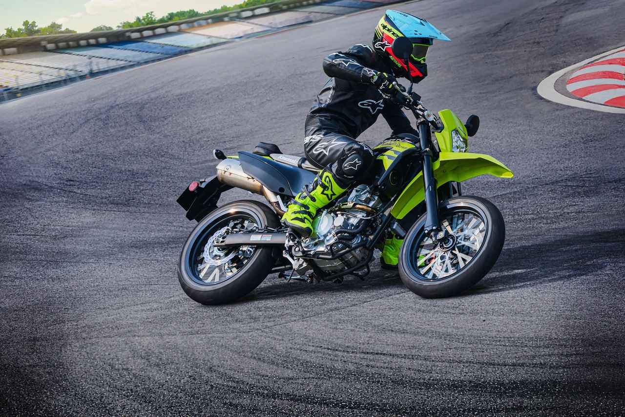 画像34: 「え、新作DFとまとめて日本でも売るの?!」カワサキ「KLX300」シリーズ、最高出力向上した北米2027年モデルが登場！