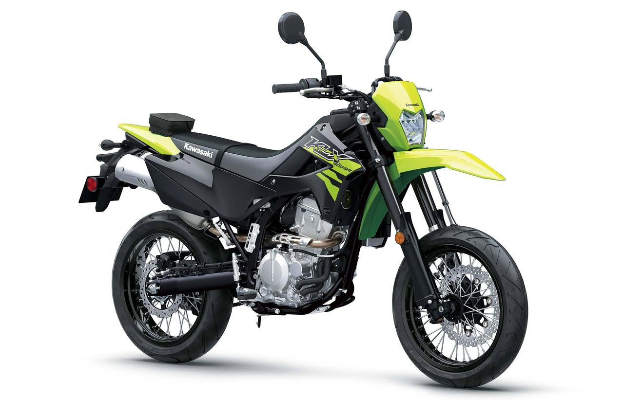 画像: KAWASAKI KLX300SM ABS 北米2027年モデル 総排気量：292cc エンジン形式：水冷4ストDOHC4バルブ単気筒 シート高：861mm 車両重量：139kg 現地価格：6399ドル