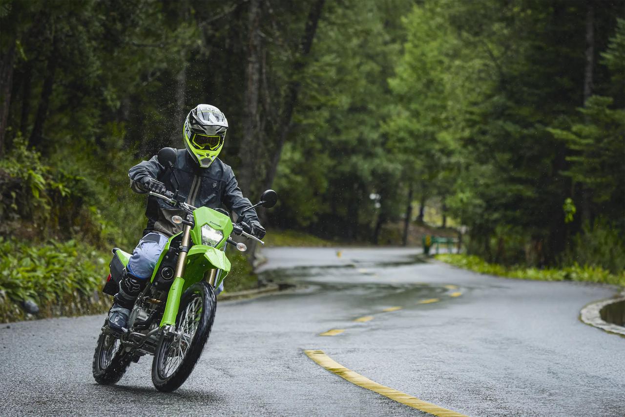 画像16: 「え、新作DFとまとめて日本でも売るの?!」カワサキ「KLX300」シリーズ、最高出力向上した北米2027年モデルが登場！
