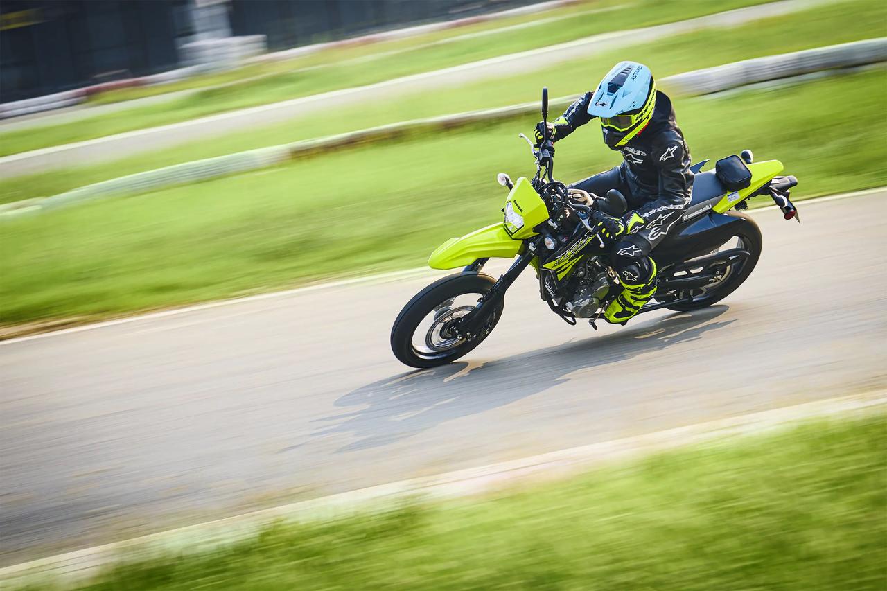 画像37: 「え、新作DFとまとめて日本でも売るの?!」カワサキ「KLX300」シリーズ、最高出力向上した北米2027年モデルが登場！