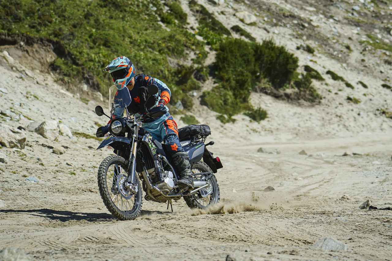 画像17: 【速報】カワサキ「KLX300 XPL」が北米で登場! 水冷292ccエンジンに丸目LED&大型スクリーン装備の“本格アドベンチャー”仕様