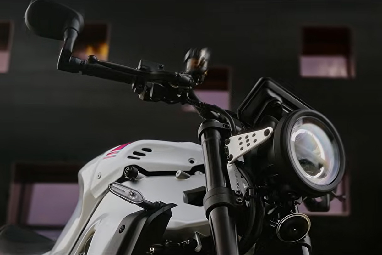 画像1: 新色が激アツッ‼ ヤマハ「XSR900」2027年モデルが90's“あの名車”のオマージュで登場、国内にも導入はほぼ確定か⁉