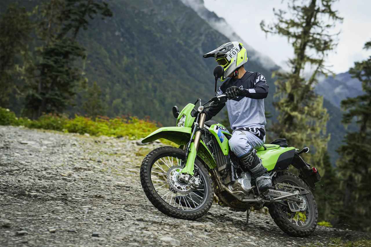画像14: 「え、新作DFとまとめて日本でも売るの?!」カワサキ「KLX300」シリーズ、最高出力向上した北米2027年モデルが登場！