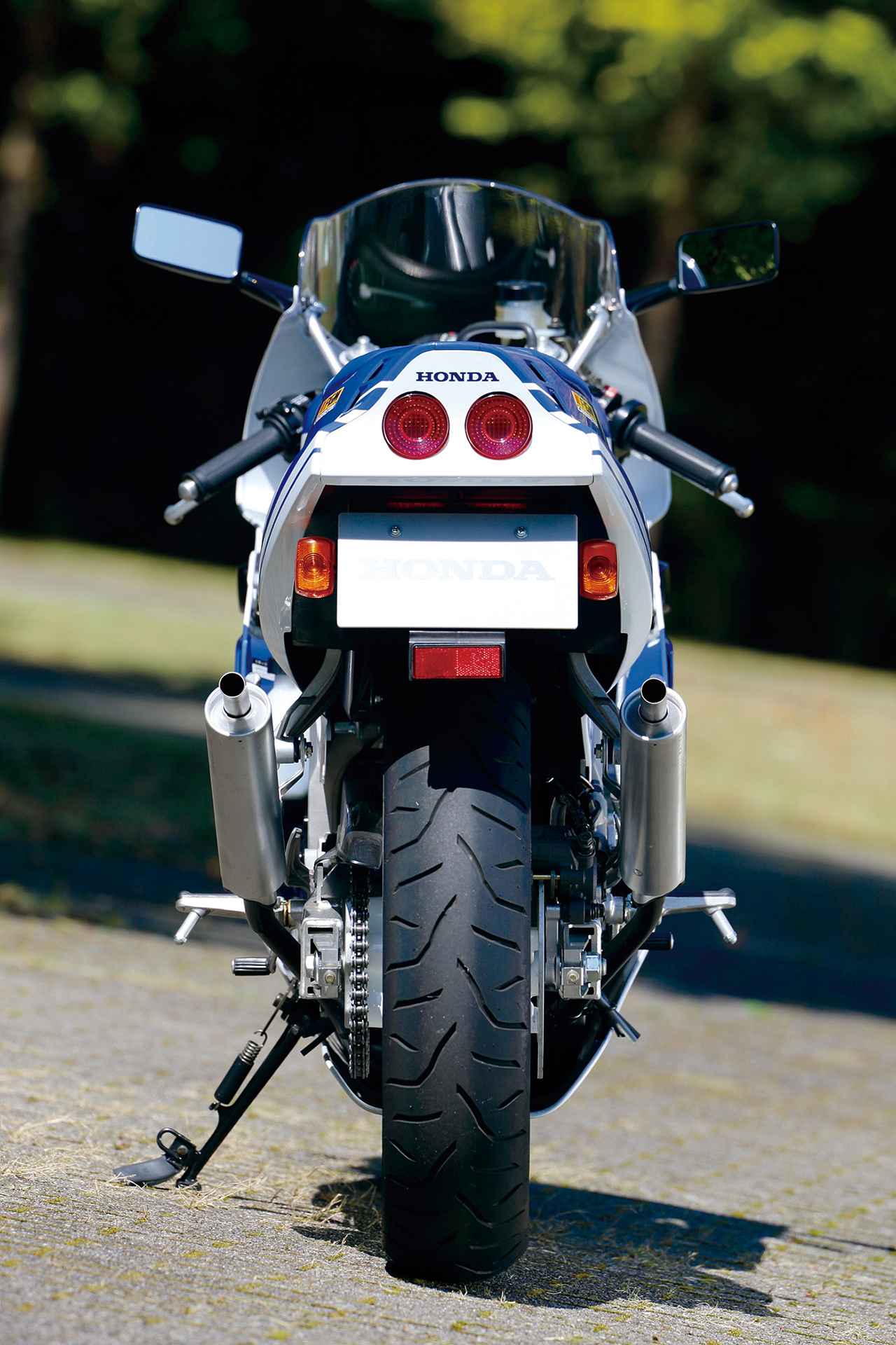 画像 : 4番目の画像 - 【写真16枚】ホンダ「NSR250R（MC18前期）」（1988）詳細解説【ホンダNSR伝】 - webオートバイ