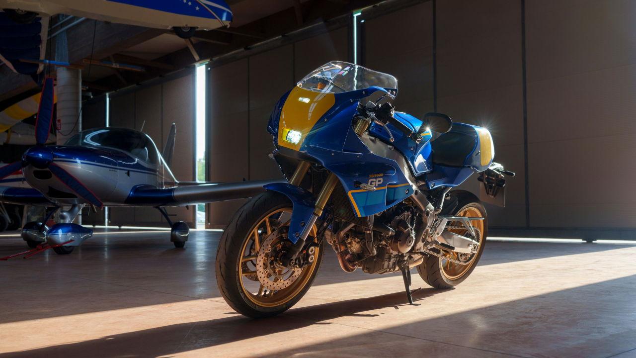 画像10: 来年はゴロワーズカラーだ!! フランスの英雄クリスチャン・サロンの伝説が甦るヤマハ「XSR900 GP」の新色“レジェンドブルー”が登場