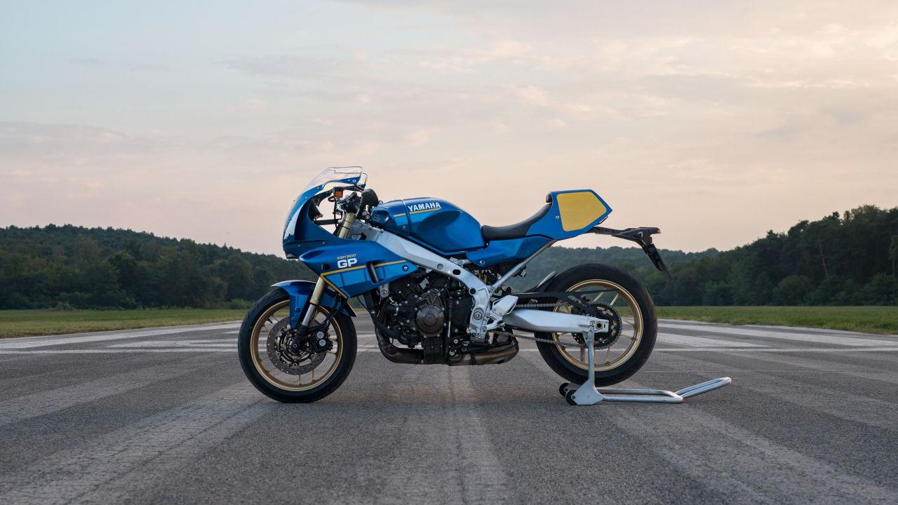 画像12: 来年はゴロワーズカラーだ!! フランスの英雄クリスチャン・サロンの伝説が甦るヤマハ「XSR900 GP」の新色“レジェンドブルー”が登場