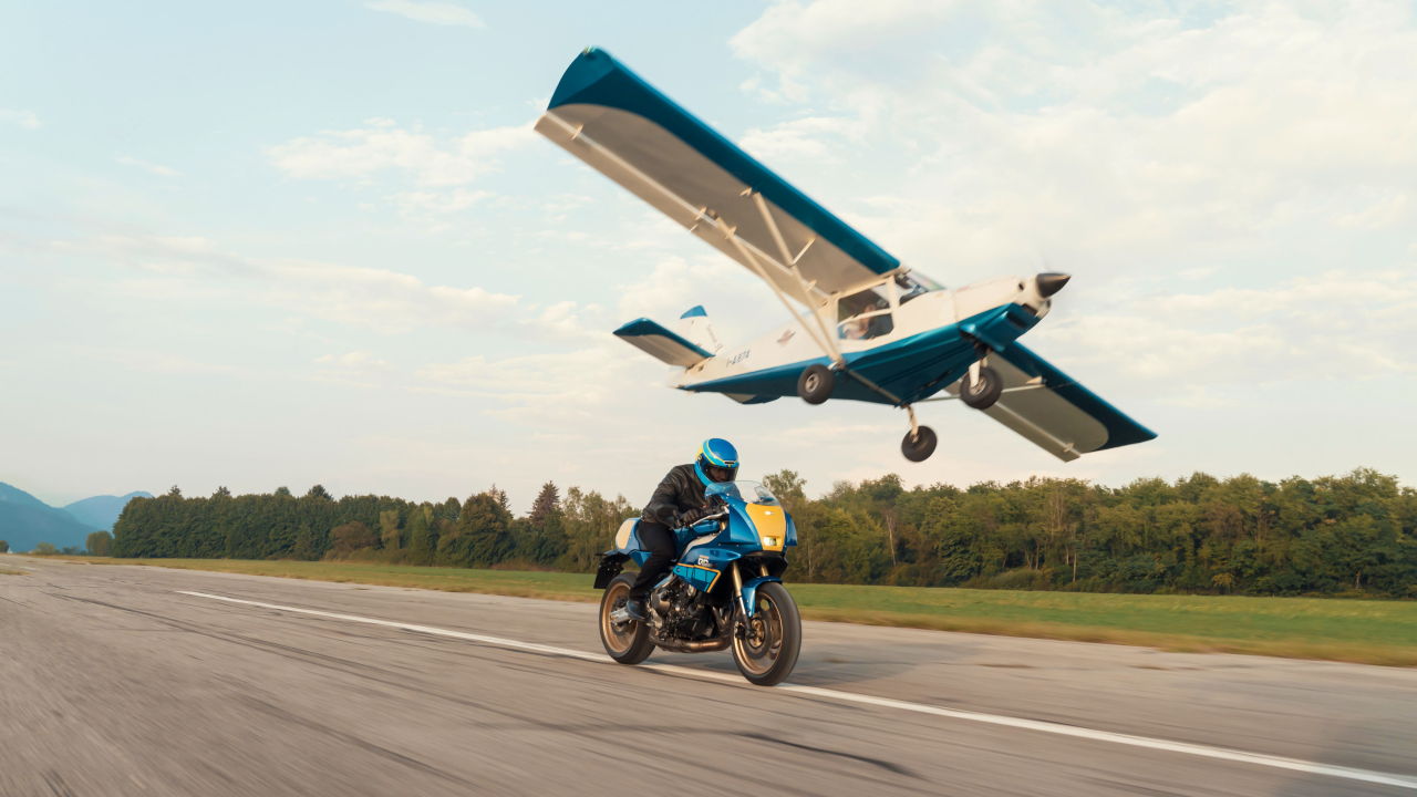 画像2: 来年はゴロワーズカラーだ!! フランスの英雄クリスチャン・サロンの伝説が甦るヤマハ「XSR900 GP」の新色“レジェンドブルー”が登場