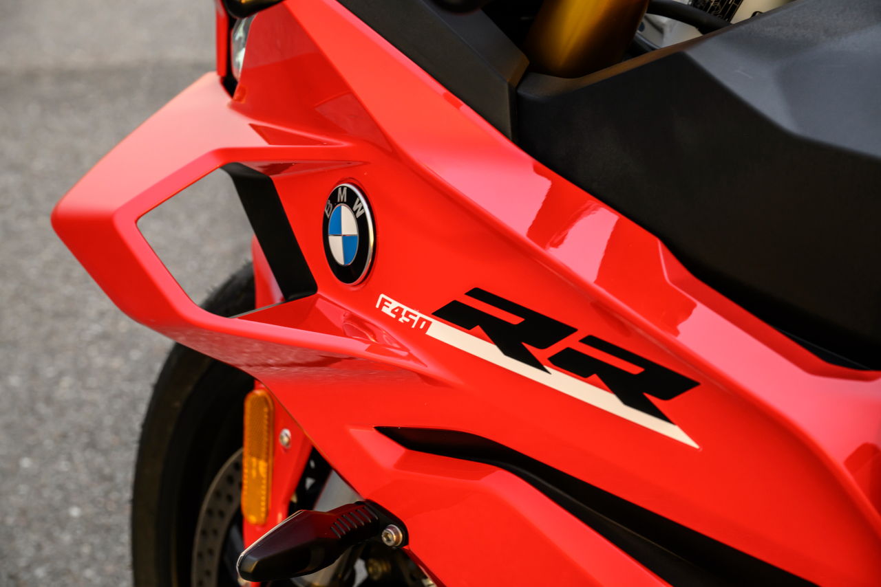 画像2: 第3の刺客はスーパースポーツ! F450GSとF450Rに続く2気筒ミドル・BMW「F450RR」はクラッチ操作を自動化するERCも設定