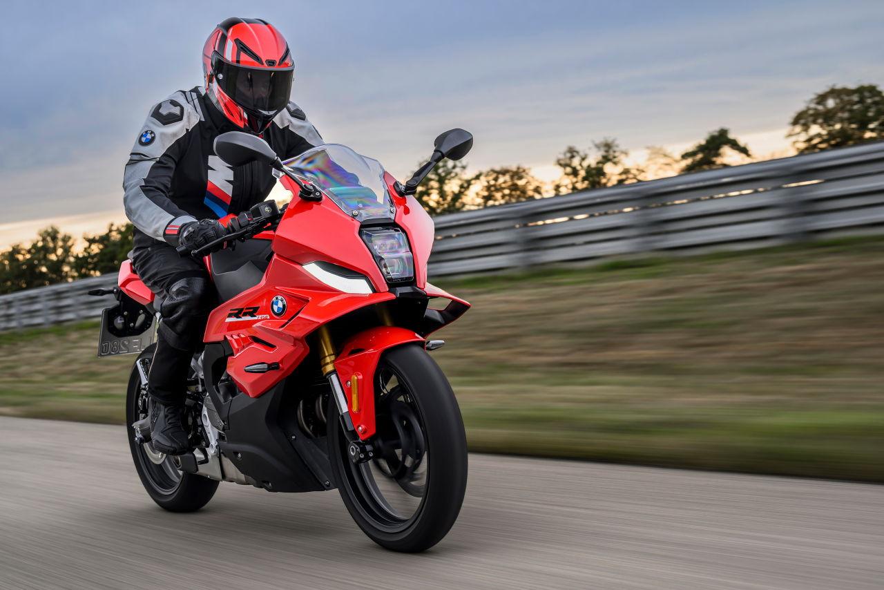 画像16: 第3の刺客はスーパースポーツ! F450GSとF450Rに続く2気筒ミドル・BMW「F450RR」はクラッチ操作を自動化するERCも設定