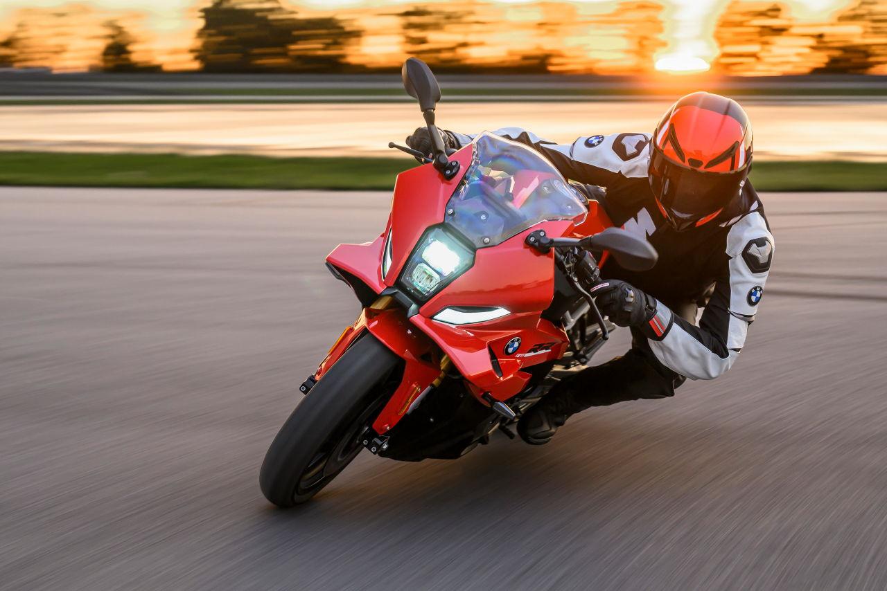 画像17: 第3の刺客はスーパースポーツ! F450GSとF450Rに続く2気筒ミドル・BMW「F450RR」はクラッチ操作を自動化するERCも設定