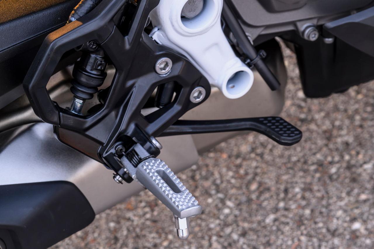画像7: 第3の刺客はスーパースポーツ! F450GSとF450Rに続く2気筒ミドル・BMW「F450RR」はクラッチ操作を自動化するERCも設定