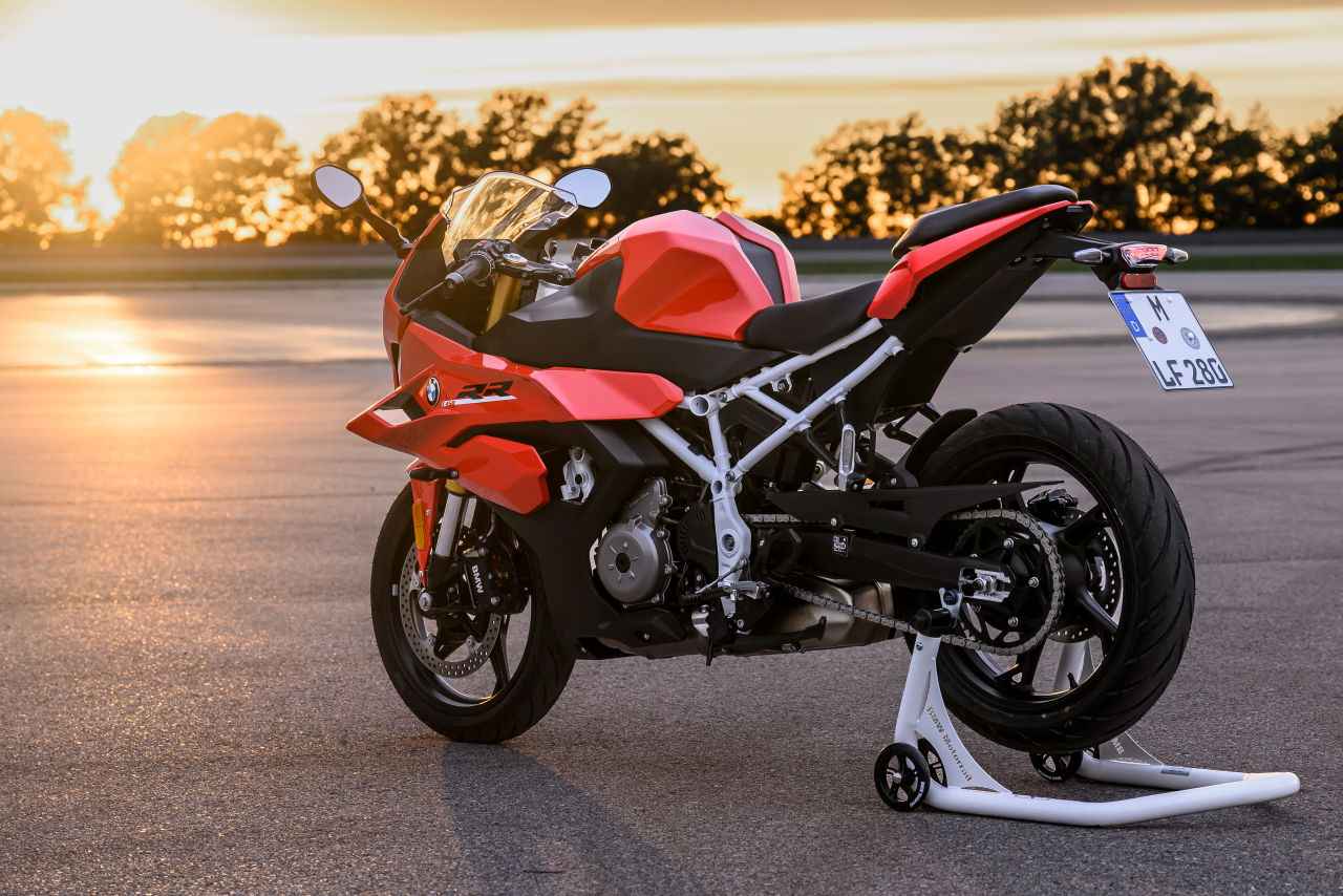 画像1: 鋼管スペースフレームと177kgの軽量車体がもたらす軽快な足まわり