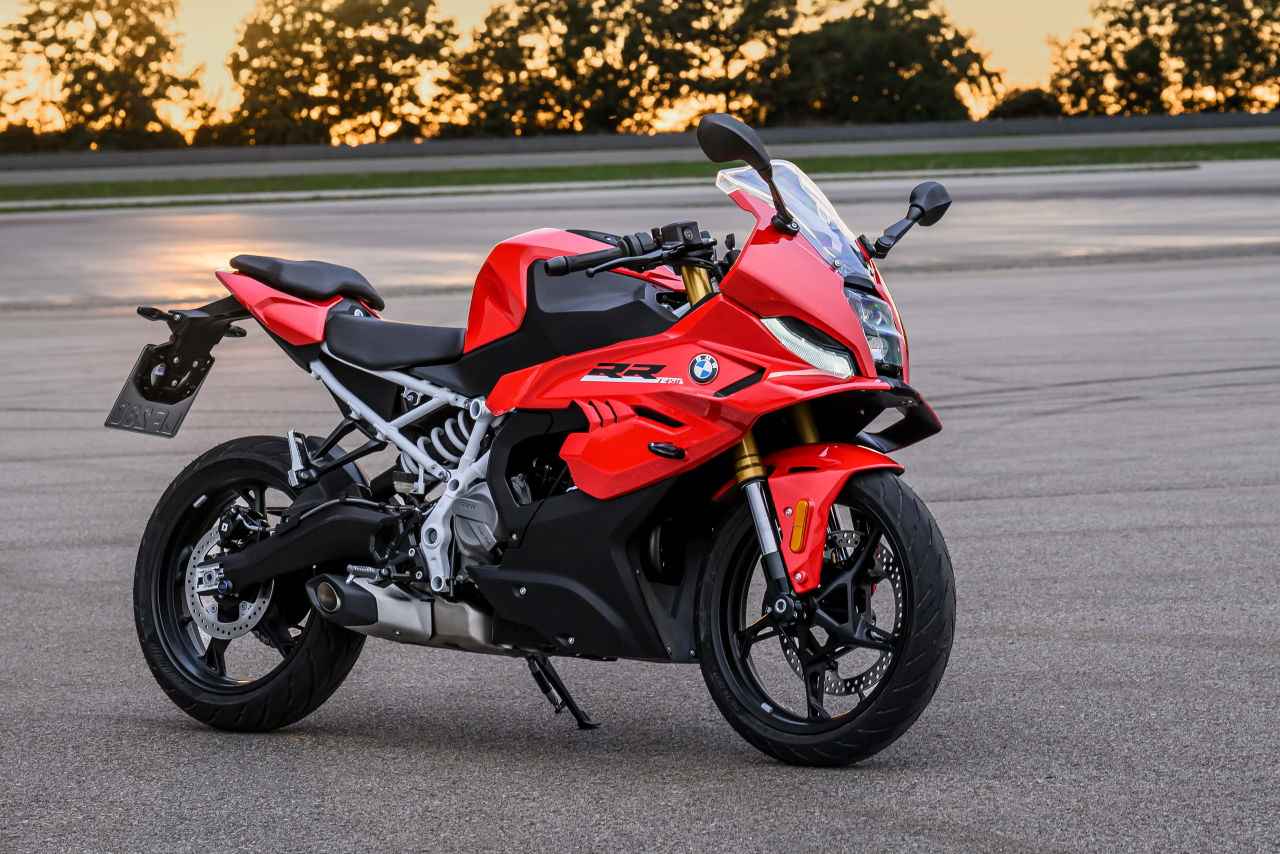 画像: BMW F450RR 2027年モデル 総排気量:420cc エンジン形式:水冷4ストDOHC4バルブ並列2気筒 シート高:790mm 車両重量:177kg(ERC装着車178kg) 価格&発売時期:未発表