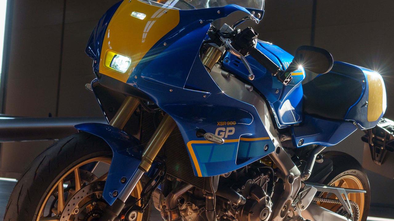 画像: 来年はゴロワーズカラーだ!! フランスの英雄クリスチャン・サロンの伝説が甦るヤマハ「XSR900 GP」の新色“レジェンドブルー”が登場 - webオートバイ
