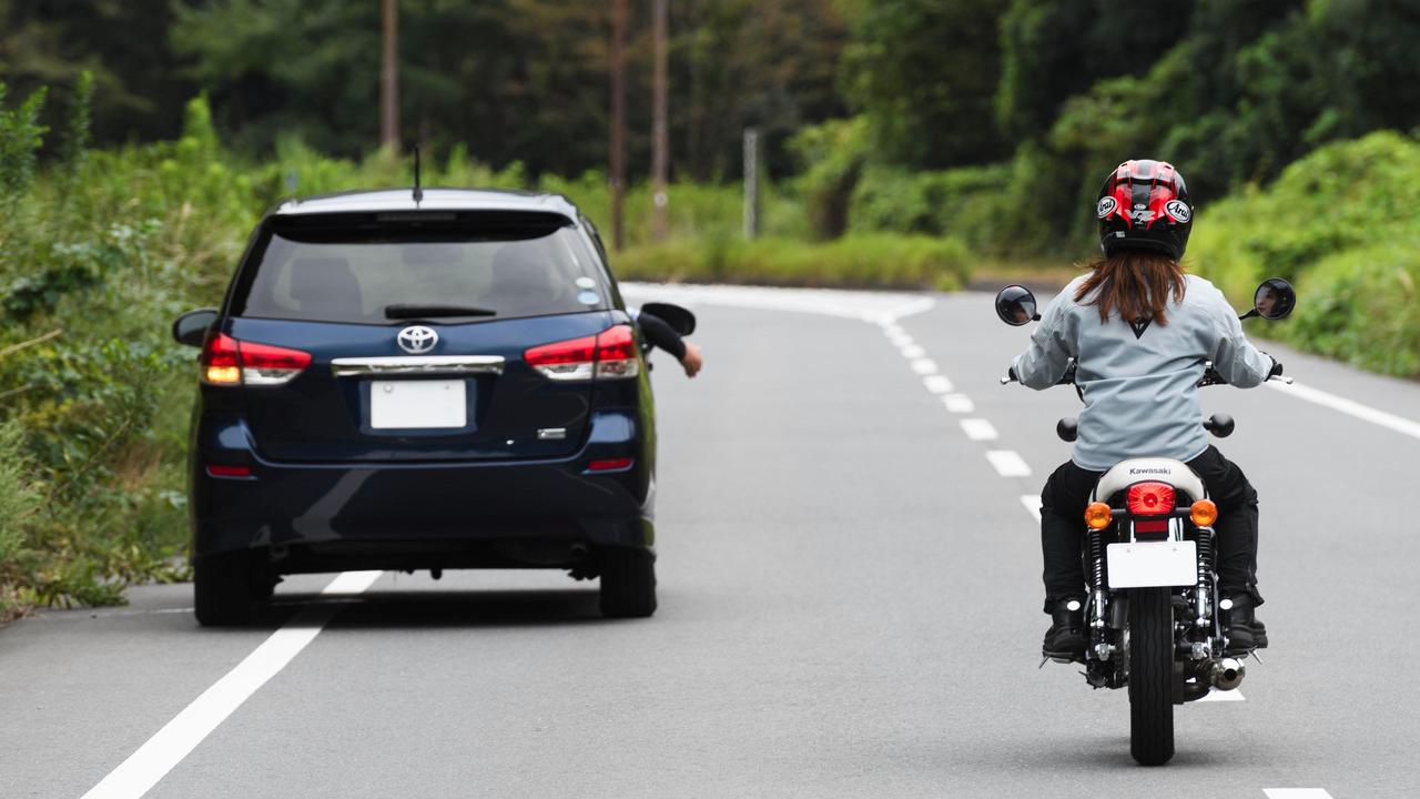 画像: 【JAPAN RIDERS 知恵袋】追い越しは見通しのいい場所で! - webオートバイ