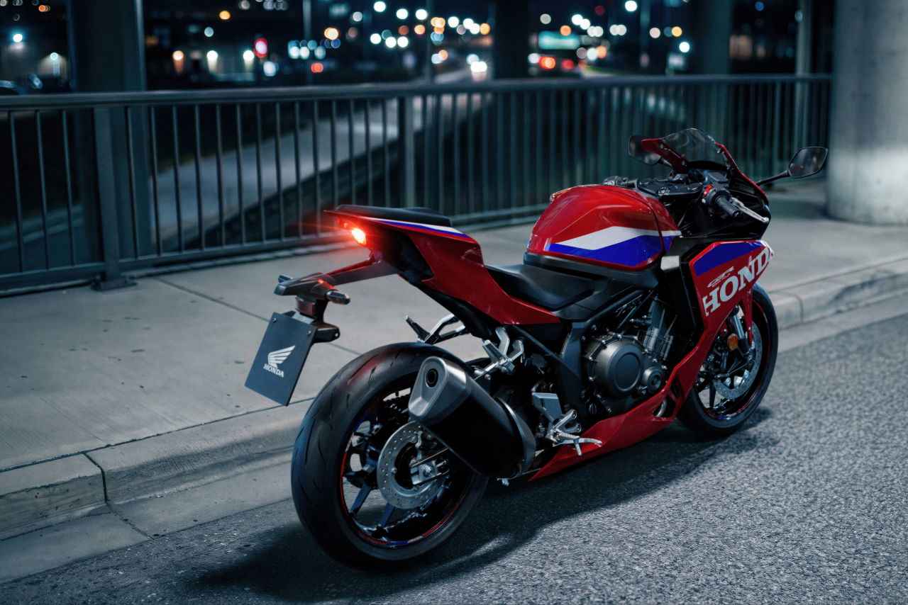 画像12: ホンダ「CBR500R FOUR」欧州仕様発表! 中国仕様との違いは? 2027年モデルはMotoGPカラーで一層スポーティに!